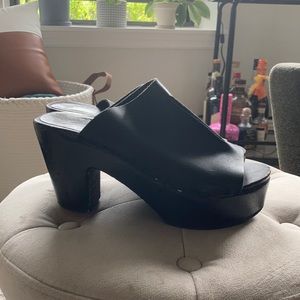 No.6 Clogs